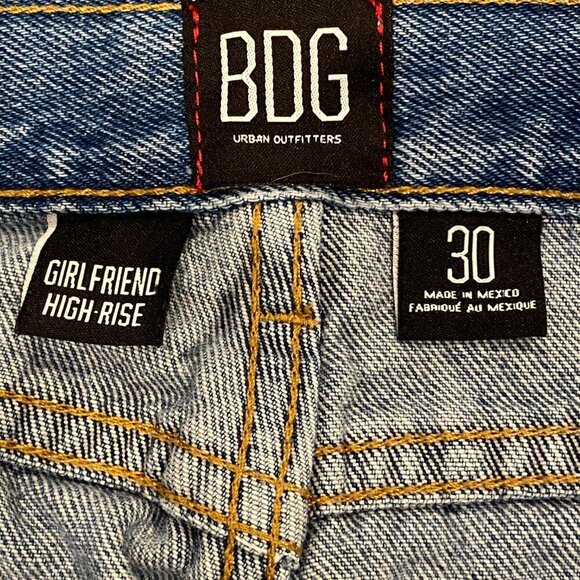 BDG Urban Outfitters Girlfriend High Rise Jean Shorts Sz 30 Light Wash 93V - Picture 7 of 9